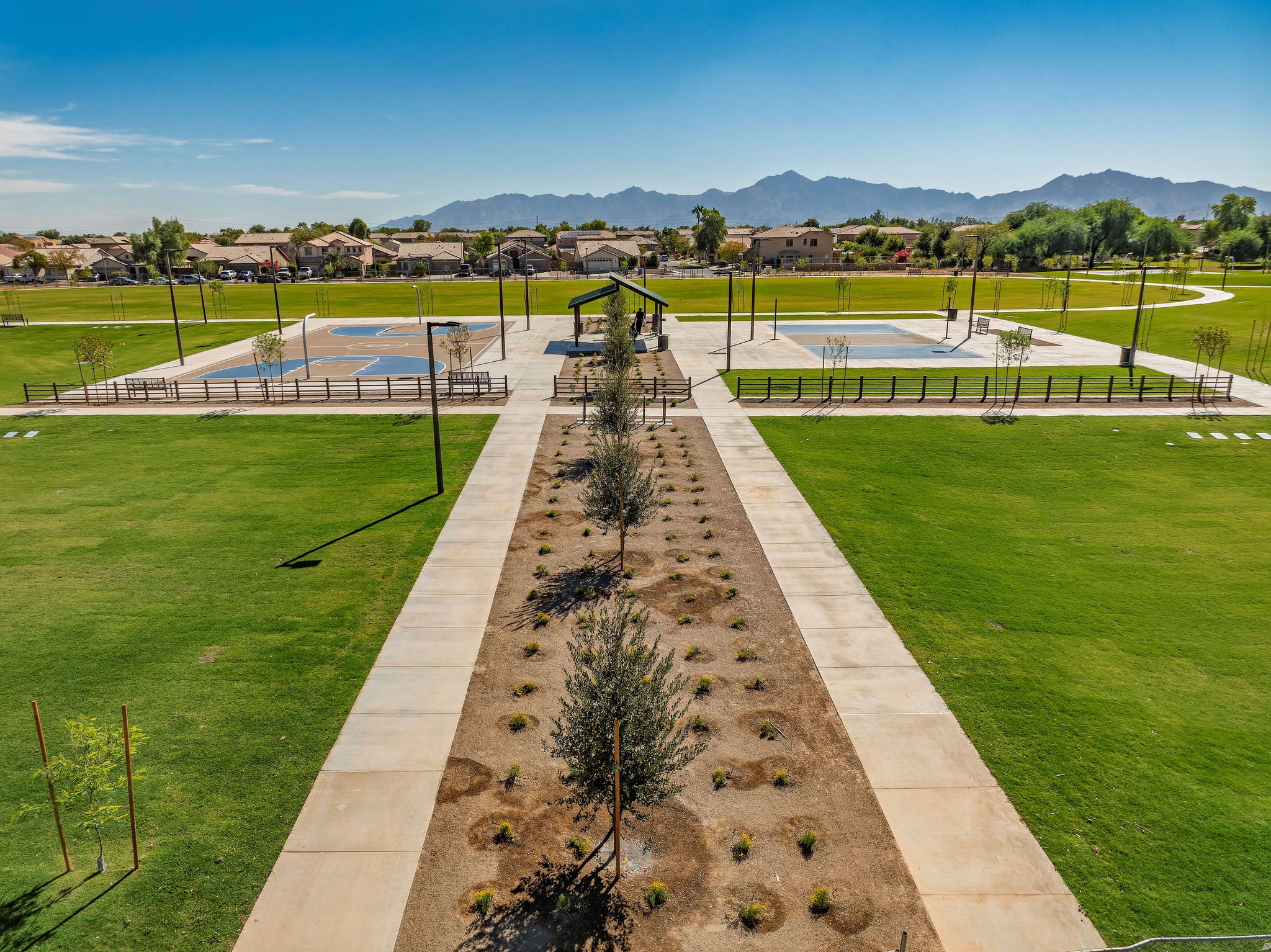 Photo of Farmland Park basketball courts