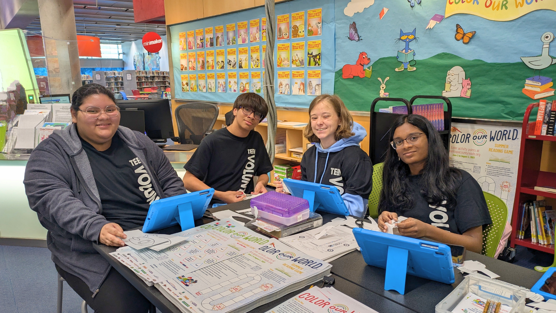 Photo of Phoenix Public Library teen volunteers supporting the Summer Reading Program.