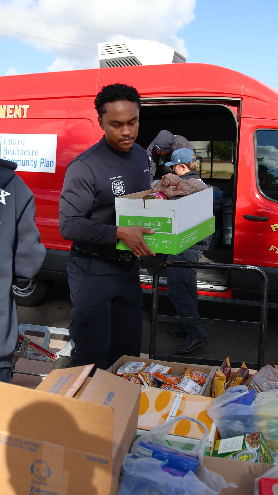 With thousands of individuals and families across Arizona facing food insecurity each day, the Phoenix Fire Department has partnered with St. Mary’s Food Bank..